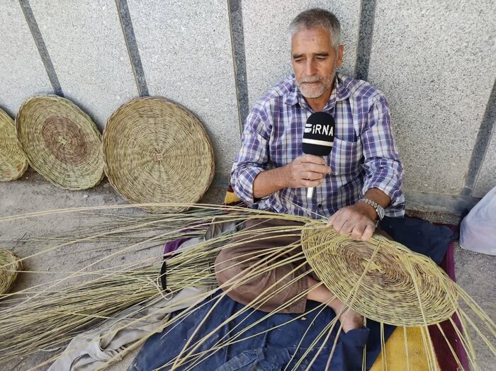 فیلم| هنرمند سبدباقی مهریز یزد از دغدعه های این حرفه سنتی می گوید