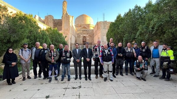 ۳۲ موتورسوار لهستانی از آثار تاریخی سلطانیه بازدید کردند
