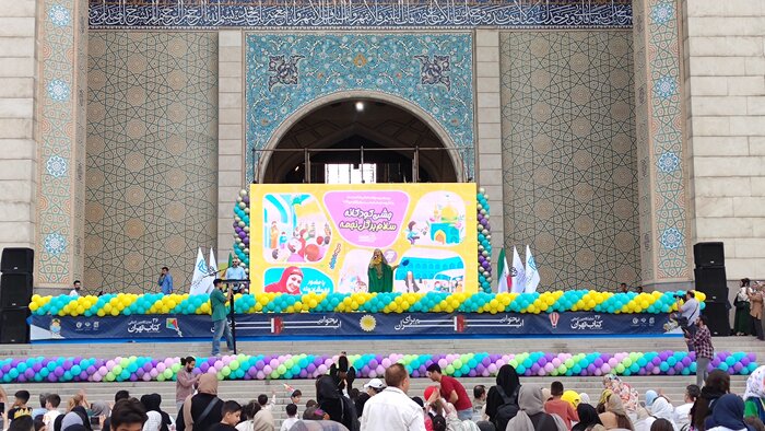 روز سوم نمایشگاه کتاب؛ حضور پرشور کودکان و پرواز هدهد سفید