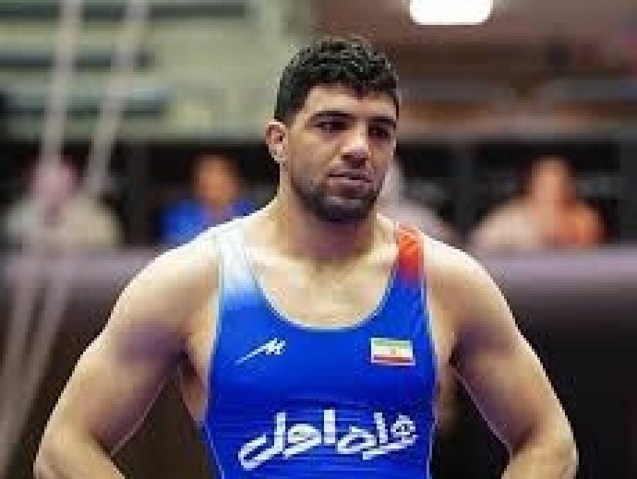 مدال برنز رقابت‌های بین المللی جام تختی برگردن کشتی‌گیر کرمانشاه