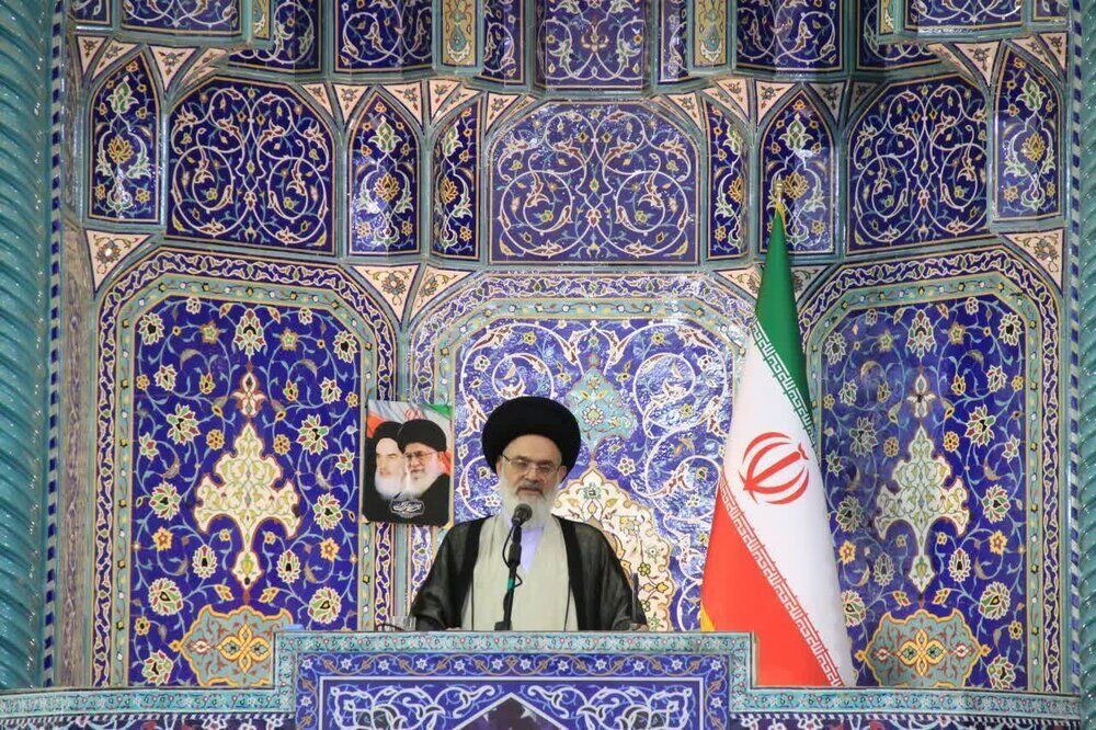 خطیب جمعه قم: سران هند و پاکستان اختلافات را پای میز مذاکره حل کنند