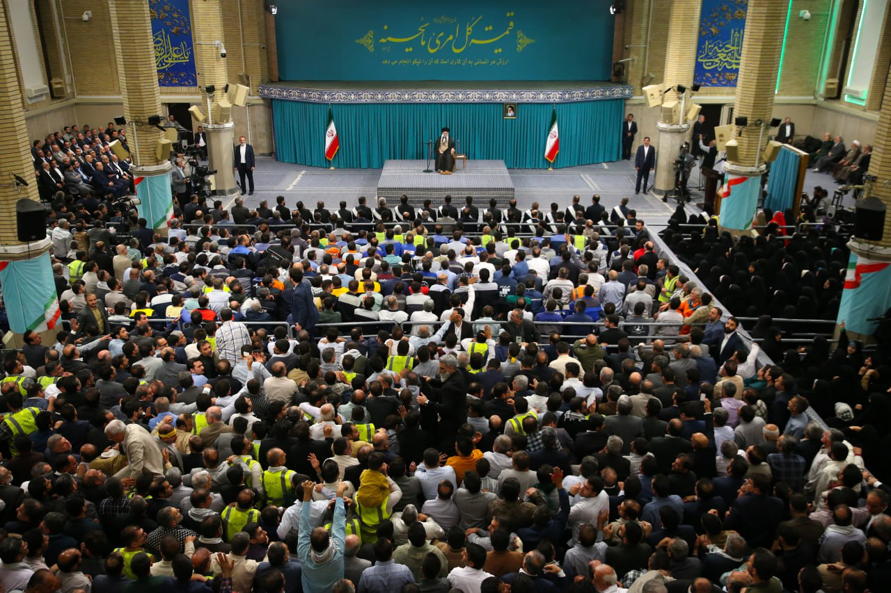 رهبر معظم انقلاب: کارگر سرمایه اصلی برای تحقق شعار سال است