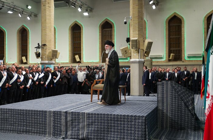 رهبر معظم انقلاب: کارگر سرمایه اصلی برای تحقق شعار سال است