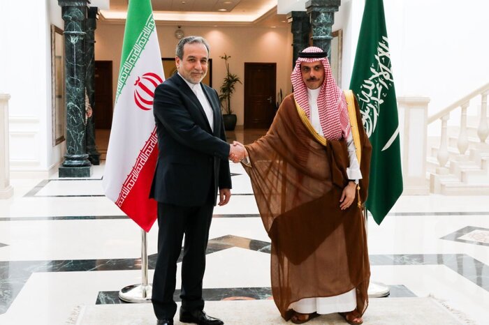 Los ministros de Asuntos Exteriores de Irán y Arabia Saudí se reúnen en Yeda