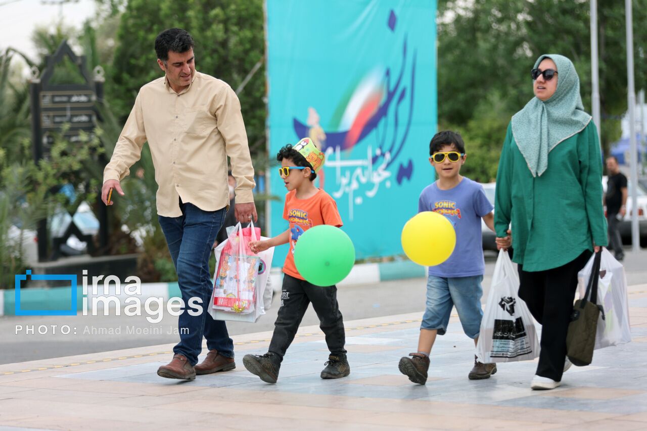 روز سوم نمایشگاه کتاب؛ حضور پرشور کودکان و پرواز هدهد سفید