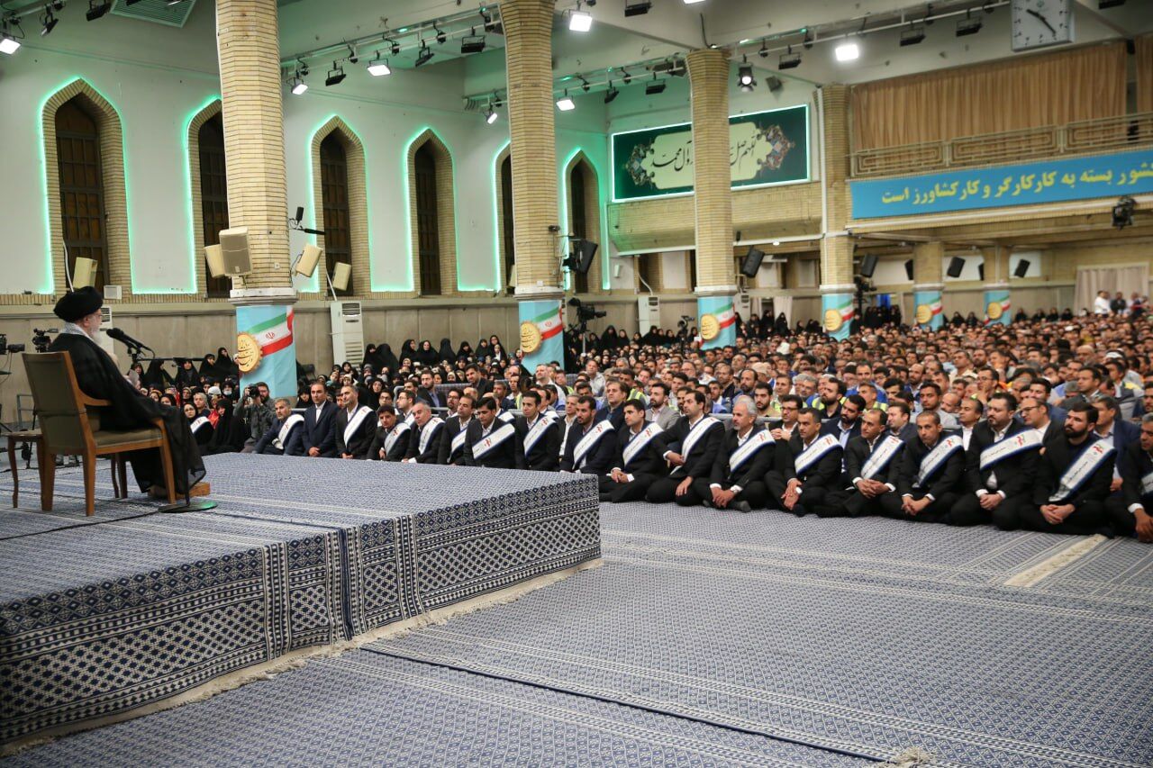 In photos: Leader’s meeting with workers