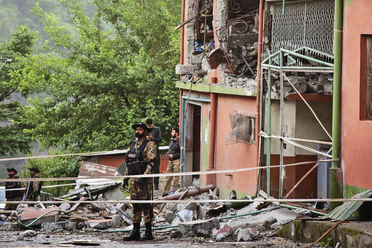 تشديد درگيري ميان همسايگان اتمي؛ طي 12 ساعت گذشته 13 نفر در كشمير پاكستان كشته شدند تشديد درگيري ميان همسايگان اتمي؛ طي 12 ساعت گذشته 13 نفر در كشمير پاكستان كشته شدند