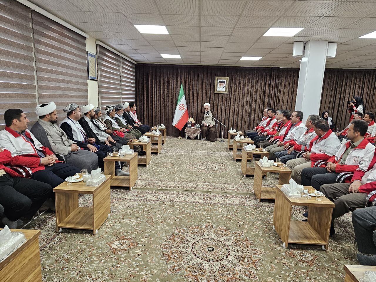 نماینده ولی فقیه در کردستان: مشکلات شغلی امدادگران هلال برطرف شود