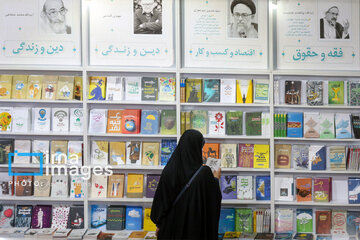 vEl 4º día de la 36ª edición de la Feria Internacional del Libro de Teherán