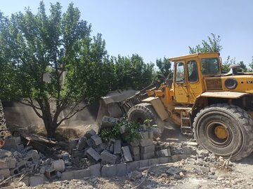 تخریب بناهای غیرمجاز در اراضی کشاورزی ملارد