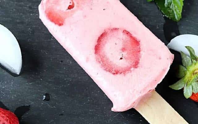 ۵ دستور آسان بستنی یخی توت فرنگی بدون دستگاه + ۱۶ نکته طلایی