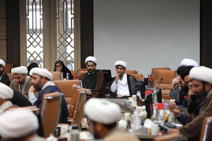 نقش روحانیون در تحقق شعار سال؛ از گفتمان‌سازی تا آموزش عمومی
