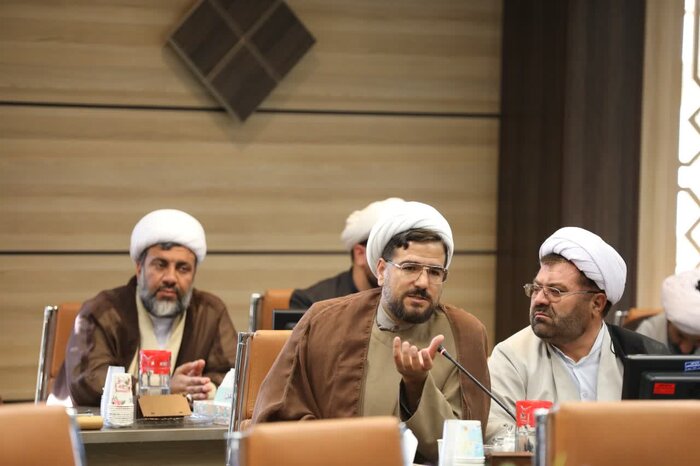 نقش روحانیون در تحقق شعار سال؛ از گفتمان‌سازی تا آموزش عمومی