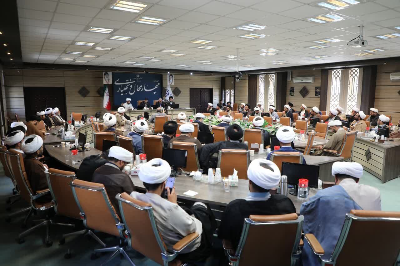 نقش روحانیون در تحقق شعار سال؛ از گفتمان‌سازی تا آموزش عمومی