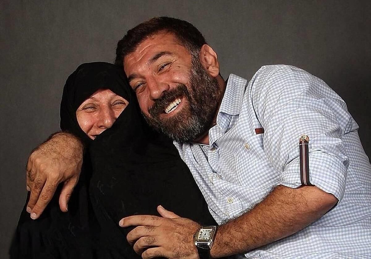 مادر انصاریان: هر شب با عکس علی حرف میزنم/ وقتی رفت دنیا ایستاد مادر انصاریان: هر شب با عکس علی حرف میزنم/ وقتی رفت دنیا ایستاد