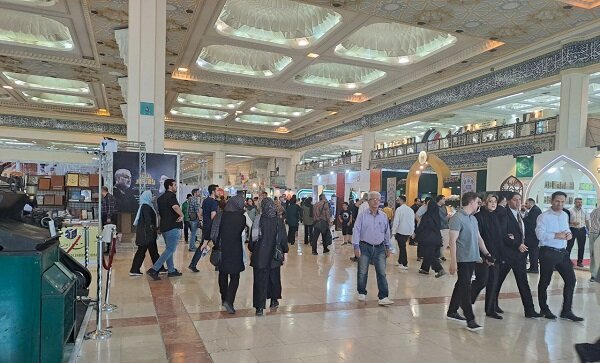 پرسه در نمایشگاه کتاب؛ از شورِ حضور تا شوکِ قیمت