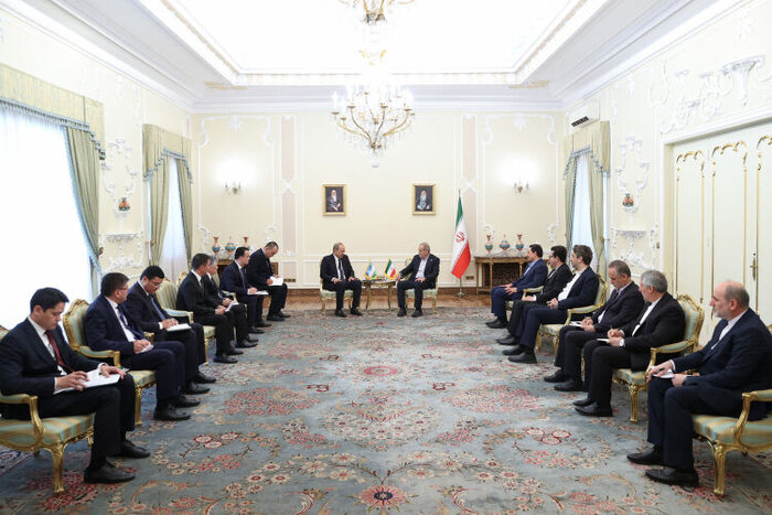Irán y Uzbekistán fortalecen lazos históricos y abogan por mayor estabilidad regional