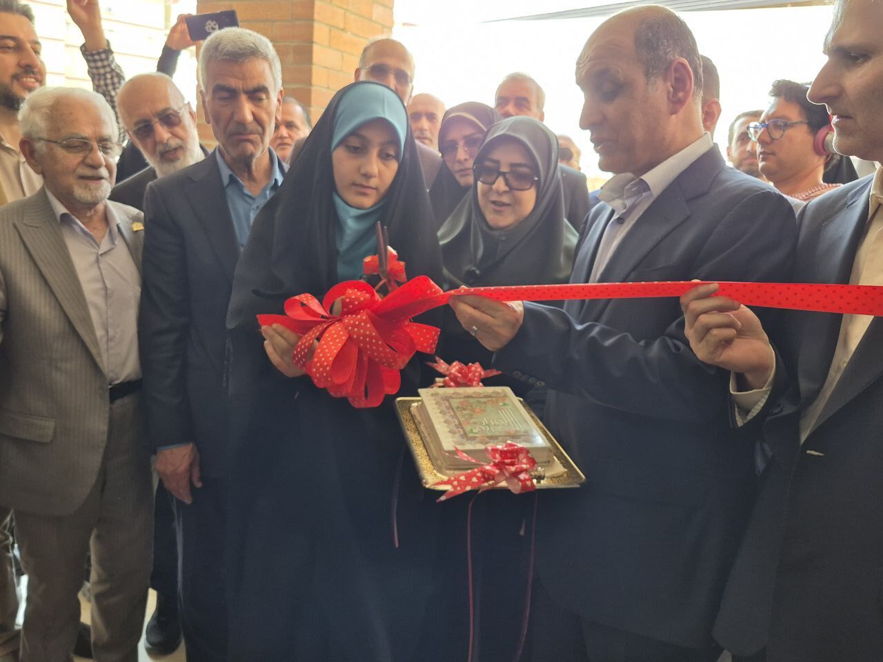 مهاجرانی: همه باید برای اعتلای نام ایران تلاش کنیم