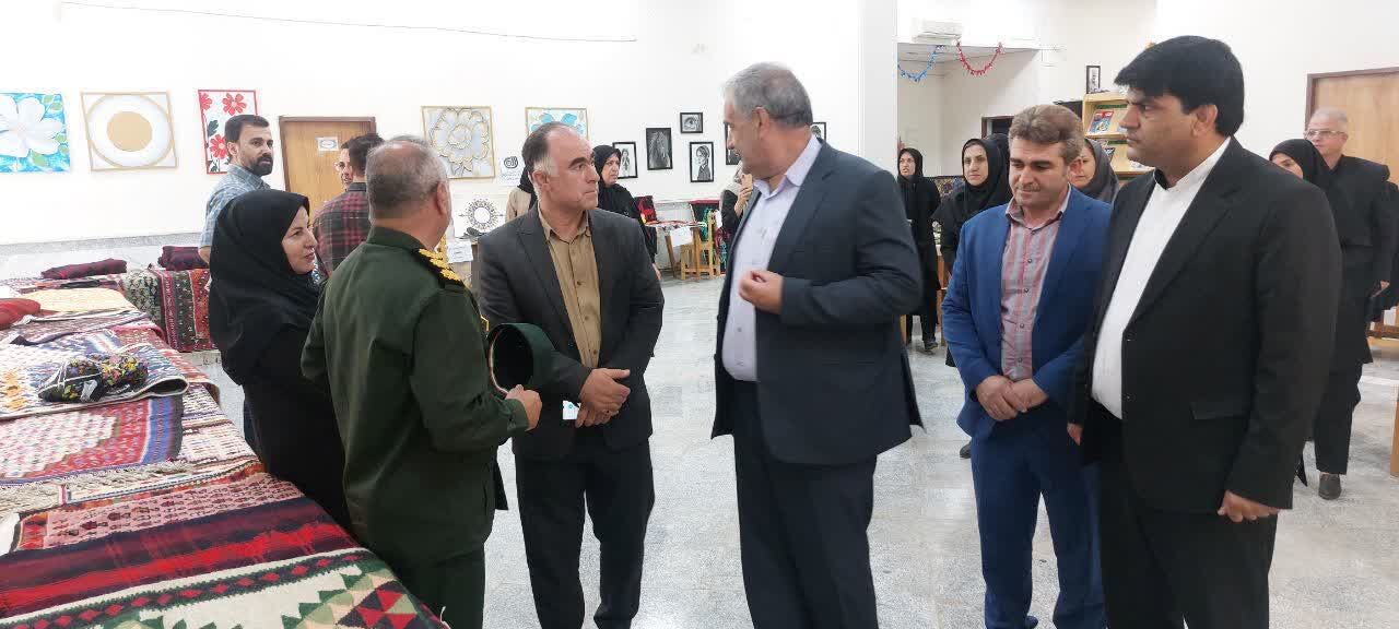 نمایشگاه عرضه محصولات مشاغل خانگی در گیلانغرب گشایش یافت