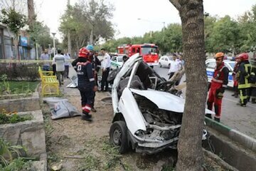 برخورد خودرو با درخت در رشت جان سه نفر را گرفت