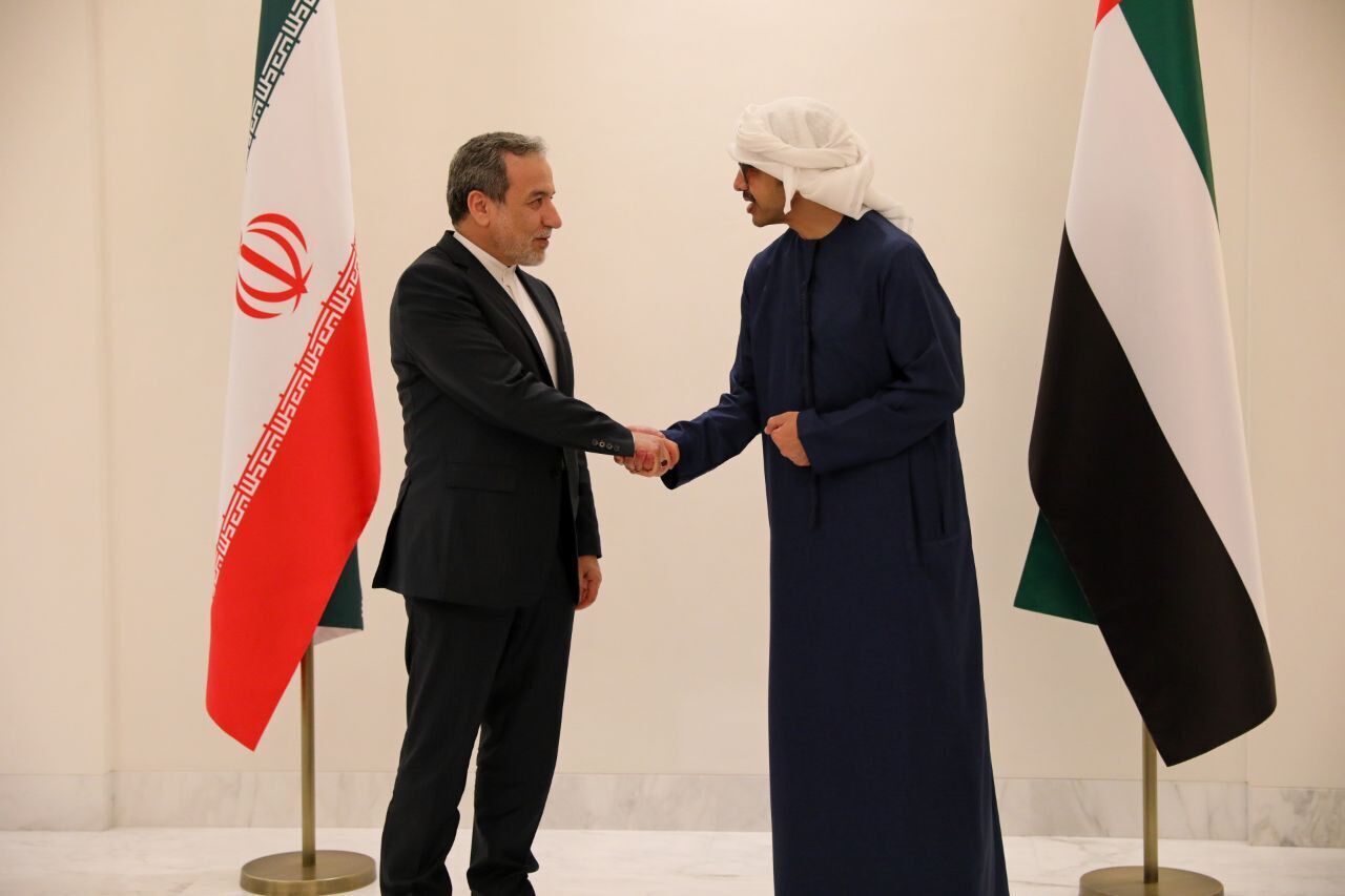 عراقجي يبحث مع نظيره الإماراتي حول العلاقات الثنائية والاوضاع بالمنطقة