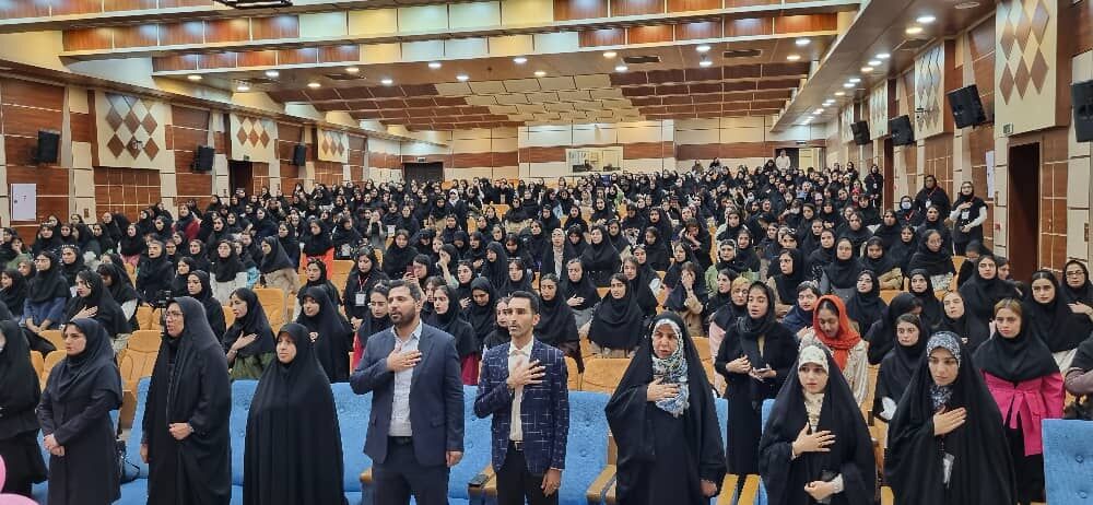 مدیرکل بانوان استانداری بوشهر : تعامل میان دانشجویان و مسئولان ضروری است
