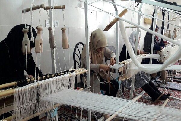۸۰۰ کارگاه «فرت بافی» در تایباد خراسان‌رضوی فعال است