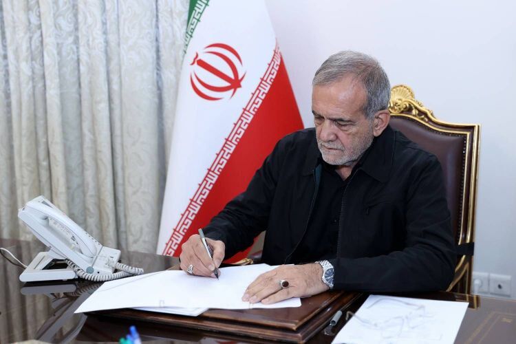 پیام تسلیت پزشکیان در پی درگذشت مادر معاون ارتباطات دفتر رئیس‌جمهور