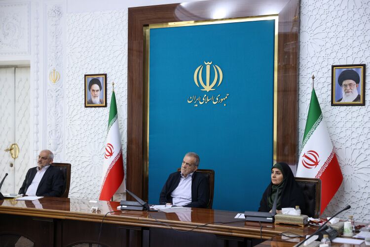 پزشکیان: نباید مشکلات تهران به مناطق و استان‌های همجوار منتقل شود