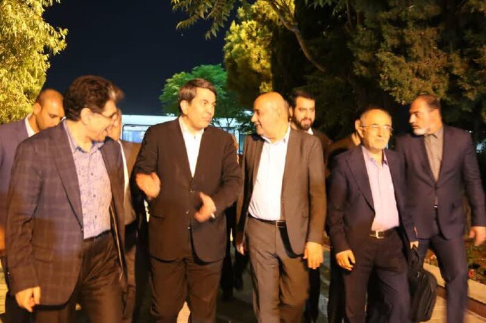 ادای احترام وزیر کار به مقام شهید حاج قاسم سلیمانی