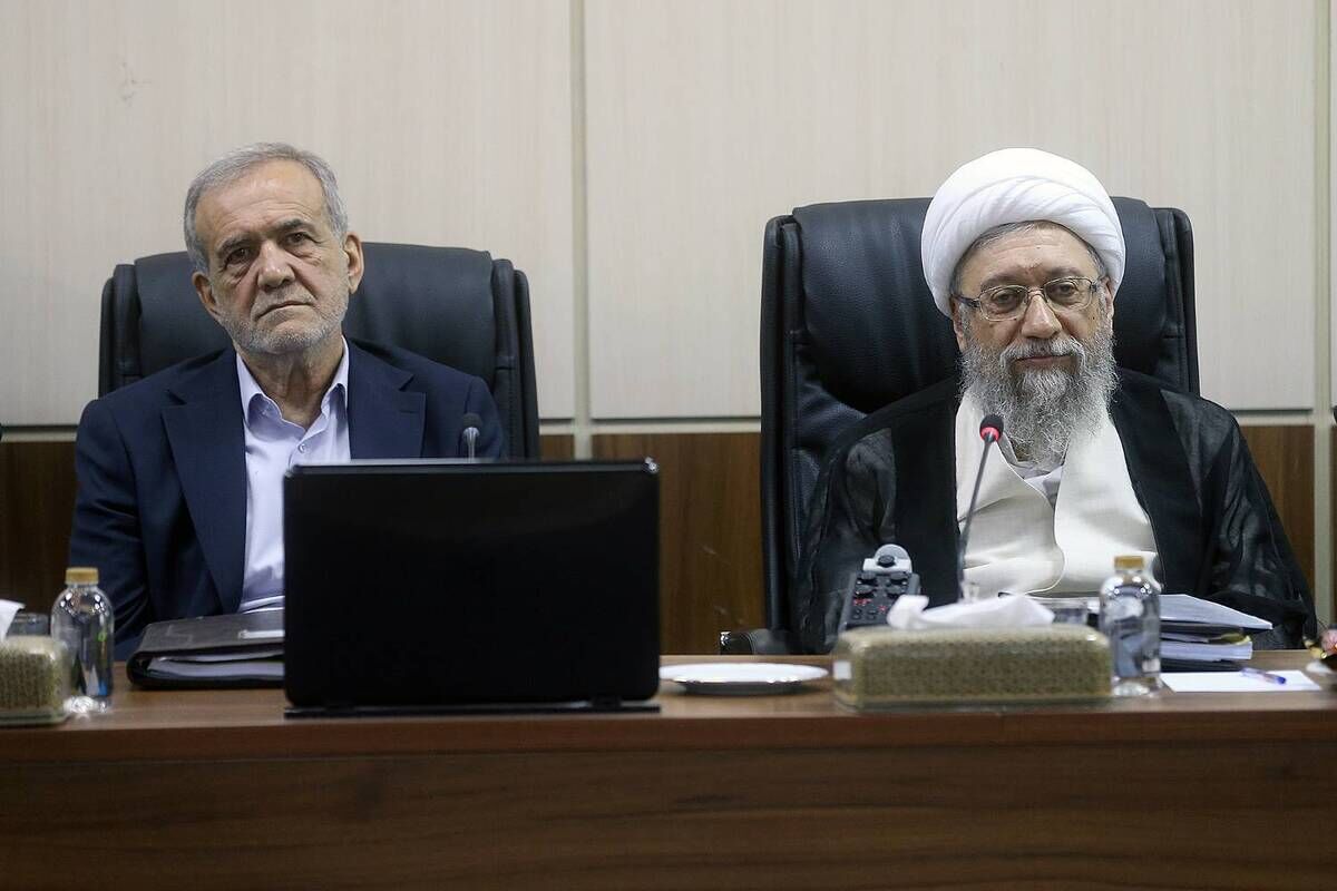 آیت الله آملی لاریجانی: اظهارات سخیف ترامپ ناشی از عدم تعادل فکری است