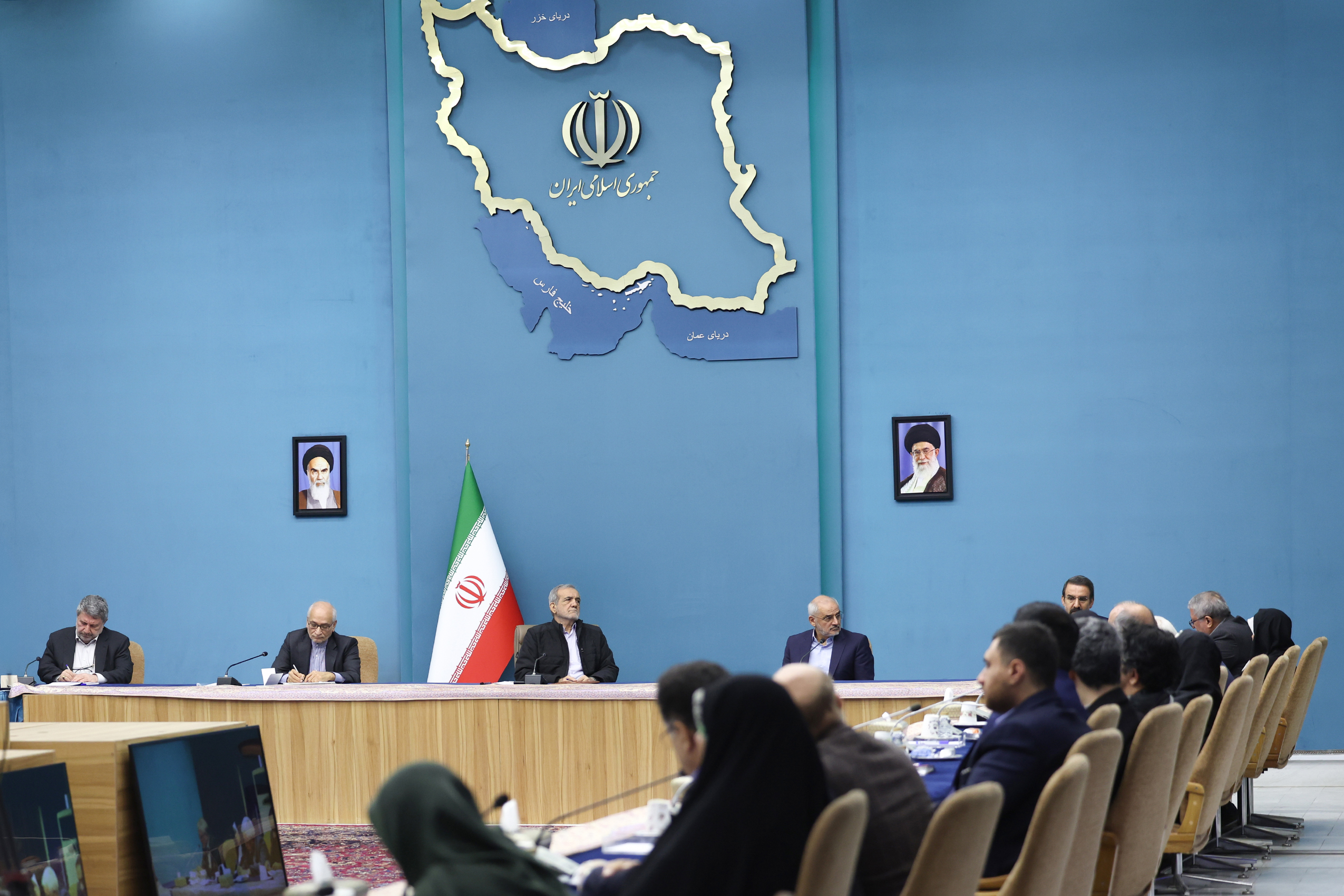 فعال سیاسی: تعامل پزشکیان با احزاب و تشکل‌های سیاسی مثال زدنی است