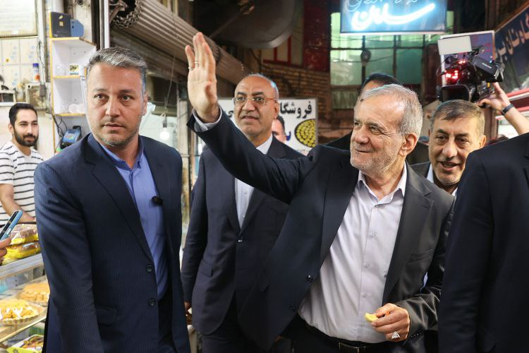 بازدید سرزده پزشکیان از بازار سنتی کرمانشاه