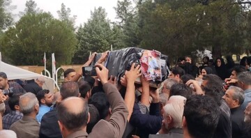 تشییع پیکر یکی دیگر از جانباختگان حادثه بندر شهید رجایی در ایوان