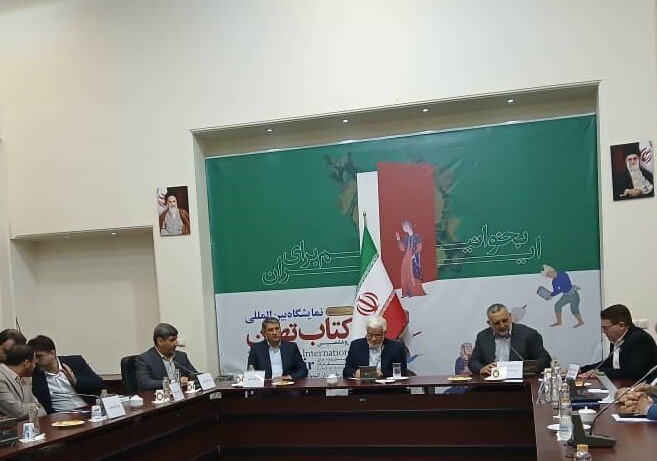 معاون اول رئیس‌جمهور از نمایشگاه کتاب بازدید کرد/ شرکت در جلسه بررسی مسائل نشر