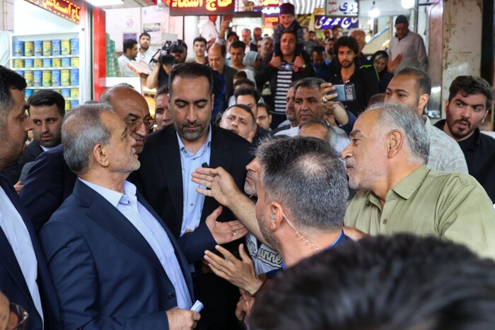 بازدید سرزده پرشکیان از بازار سنتی کرمانشاه/ گفتوگوی صمیمی با مردم