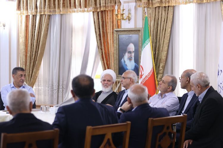 رئيس الجمهورية يرعى تدشين اربعة مشاريع صناعية وزراعية مهمة في كرمانشاه رئيس الجمهورية يرعى تدشين اربعة مشاريع صناعية وزراعية مهمة في كرمانشاه