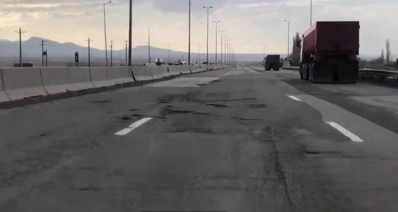 سالانه ۱۲۰ هزار میلیارد ریال برای نگهداری راههای آذربایجانشرقی نیاز است سالانه ۱۲۰ هزار میلیارد ریال برای نگهداری راههای آذربایجانشرقی نیاز است