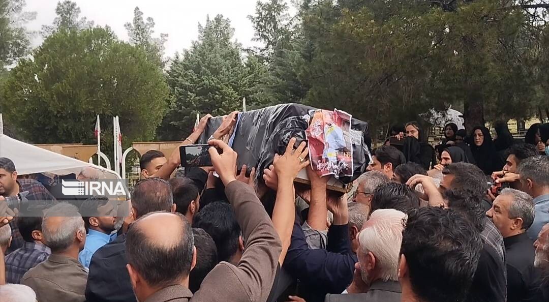 تشییع پیکر یکی دیگر از جانباختگان حادثه بندر شهید رجایی در ایوان