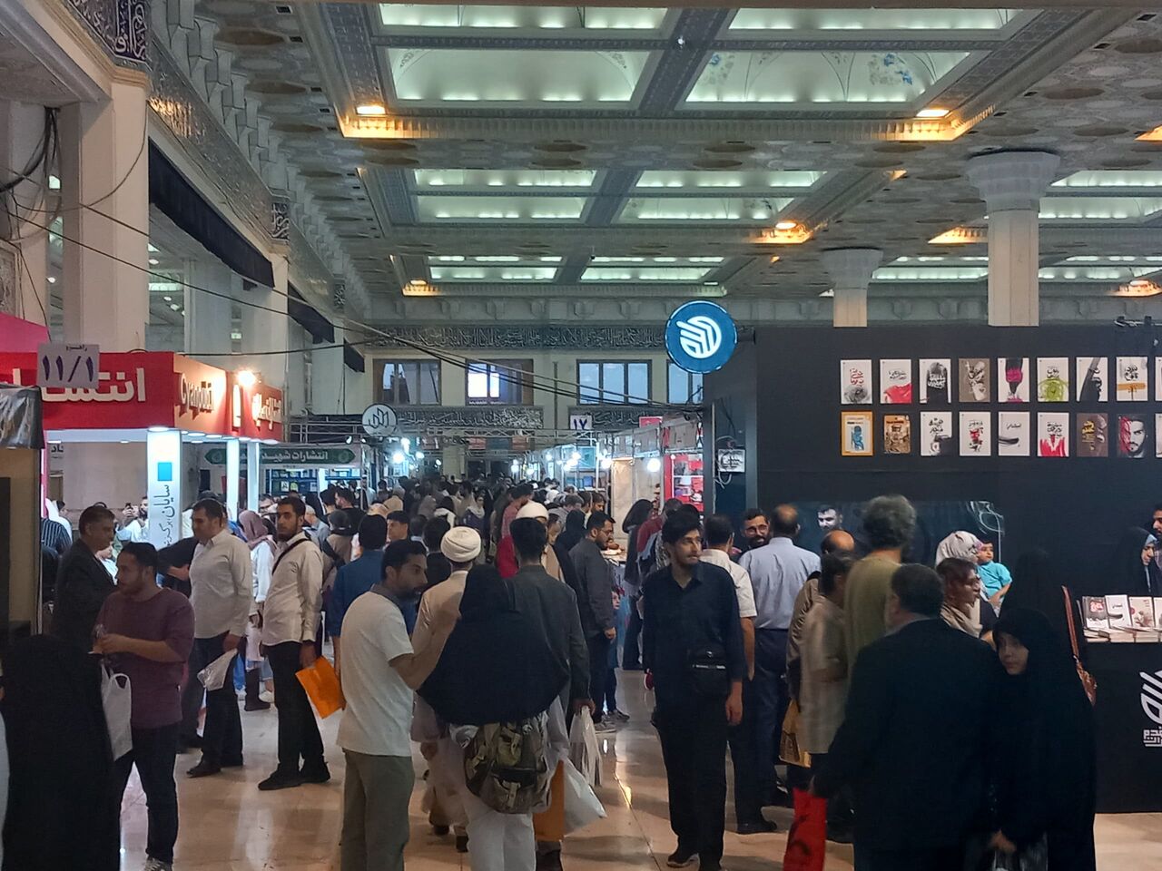 غافلگیری نمایشگاه کتاب در یک پنجشنبه شلوغ/راه رفتن دشوار شد