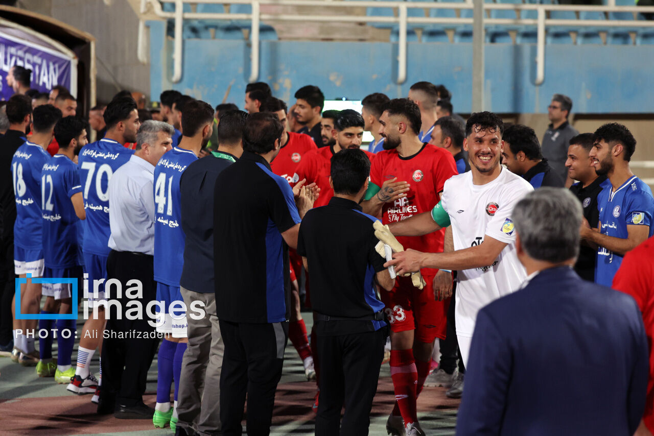 جام قهرمانی روی دستان بازیکنان تراکتور؛ پایان خوش یک فصل فوق‌العاده