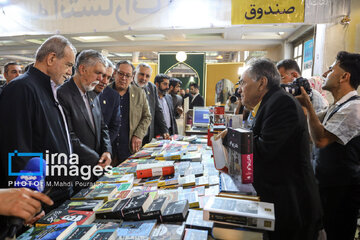 Pezeshkian visita la Feria Internacional del Libro de Teherán