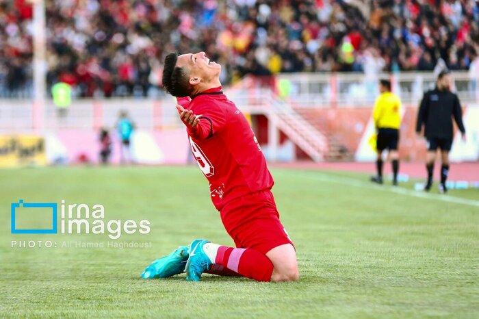 تیم منتخب لیگ بیستوچهارم فوتبال در قرق ستارههای تراکتور