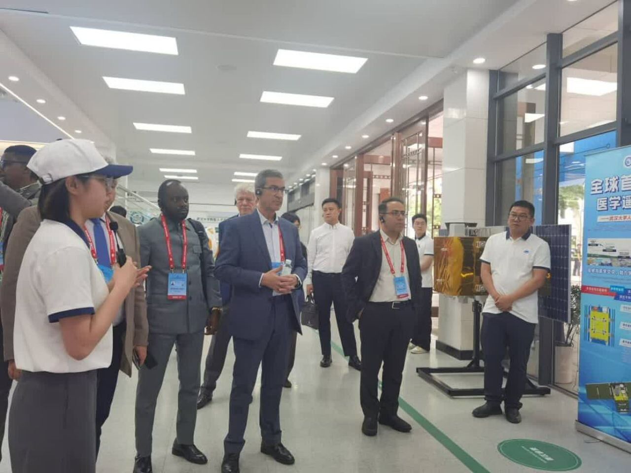 بازدید معاونان وزیر علوم از نمایشگاه دستاوردهای آموزش دیجیتال چین