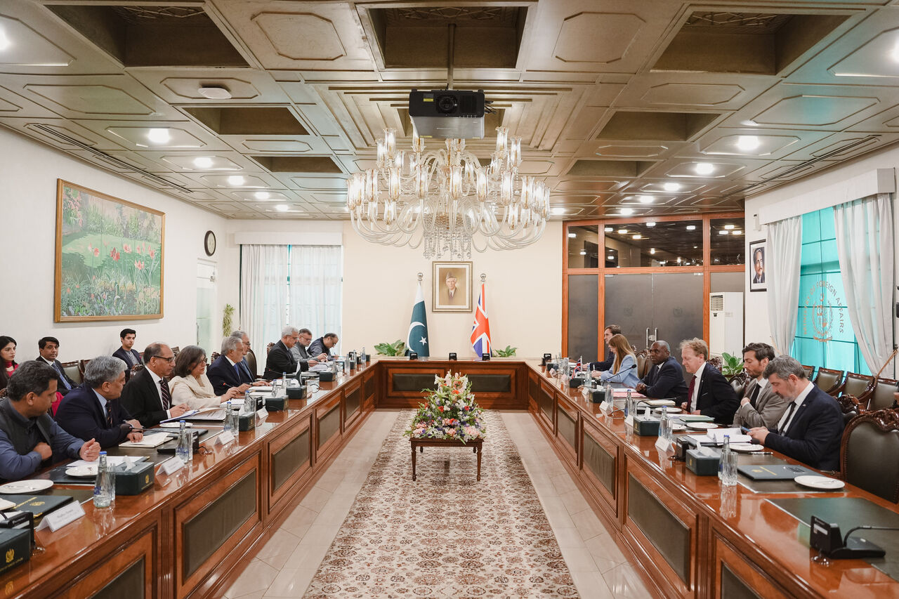 سفر وزیر خارجه انگلیس به پاکستان / لمی خواستار تبدیل آتش‌بس هند و پاکستان به صلح پایدار شد