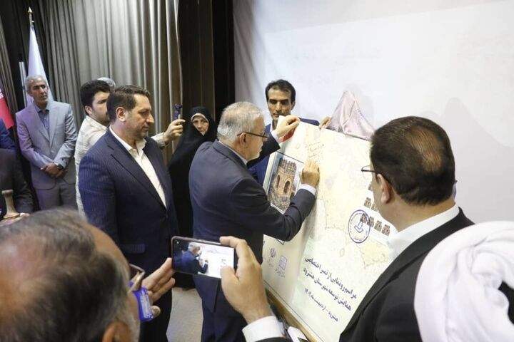 رونمایی از سند رسمی هشترود پایتخت نوآوری ایران توسط وزیر میراث فرهنگی رونمایی از سند رسمی هشترود پایتخت نوآوری ایران توسط وزیر میراث فرهنگی