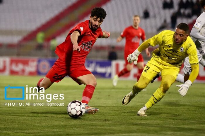 تیم منتخب لیگ بیستوچهارم فوتبال در قرق ستارههای تراکتور