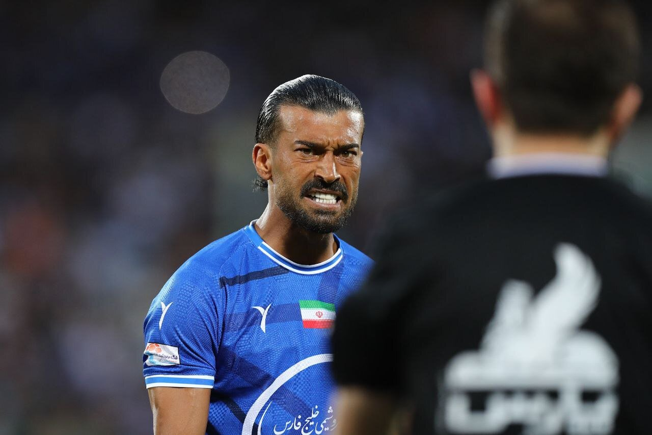 تیم منتخب لیگ بیستوچهارم فوتبال در قرق ستارههای تراکتور