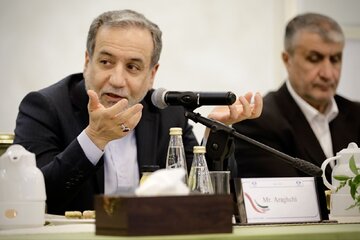 Araqchi: Die Iraner werden es nicht akzeptieren, dass ihnen die friedliche Atomindustrie genommen wird