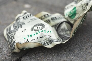 رتبه اعتباری آمریکا بعد ۱۰۸ سال تنزل کرد